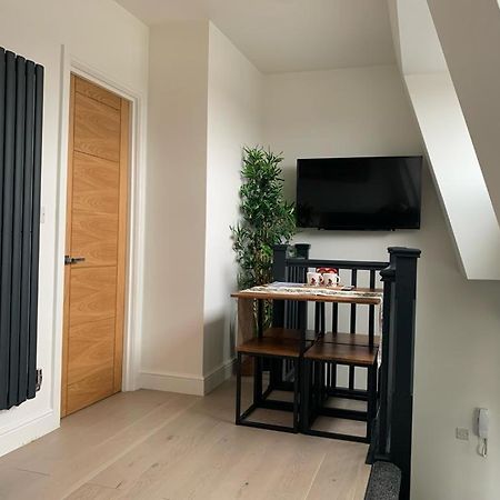 One Bedroom Apartment Лондон Екстер'єр фото